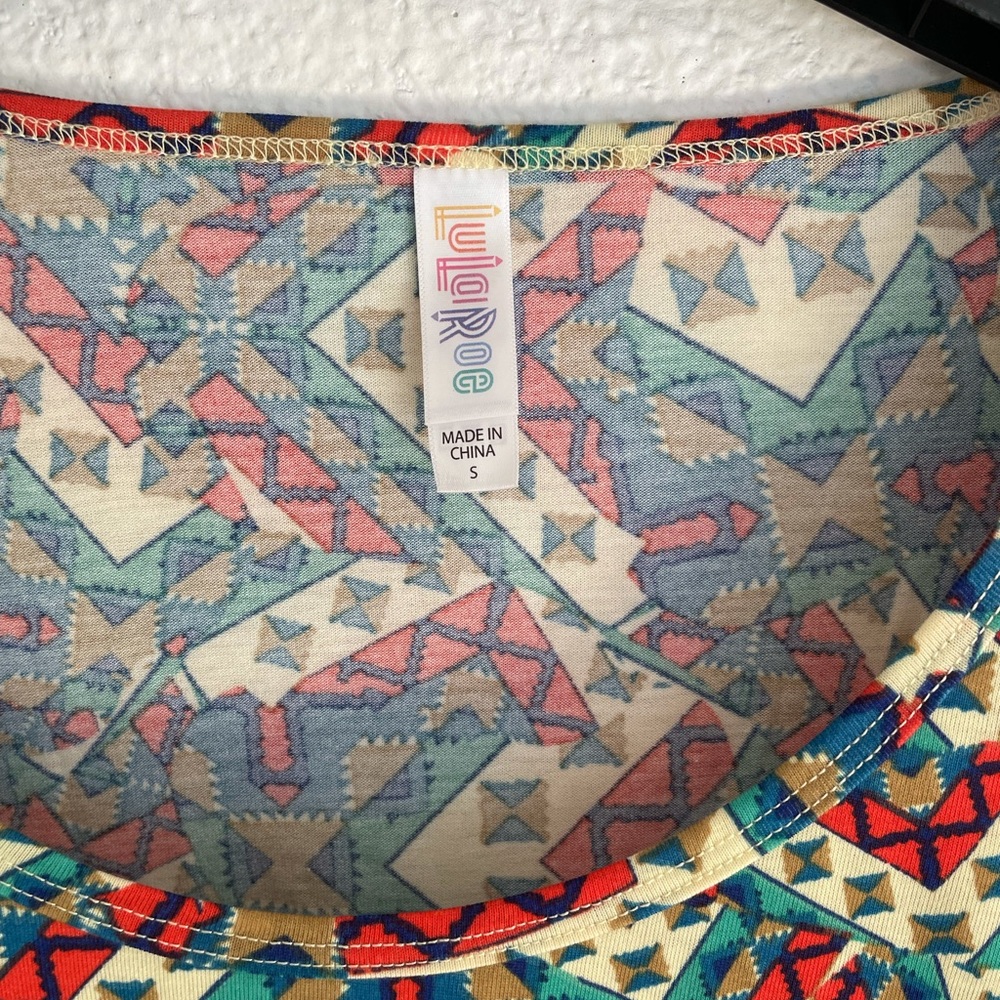 LulaRoe Perfect T - S - Picture 4 of 4